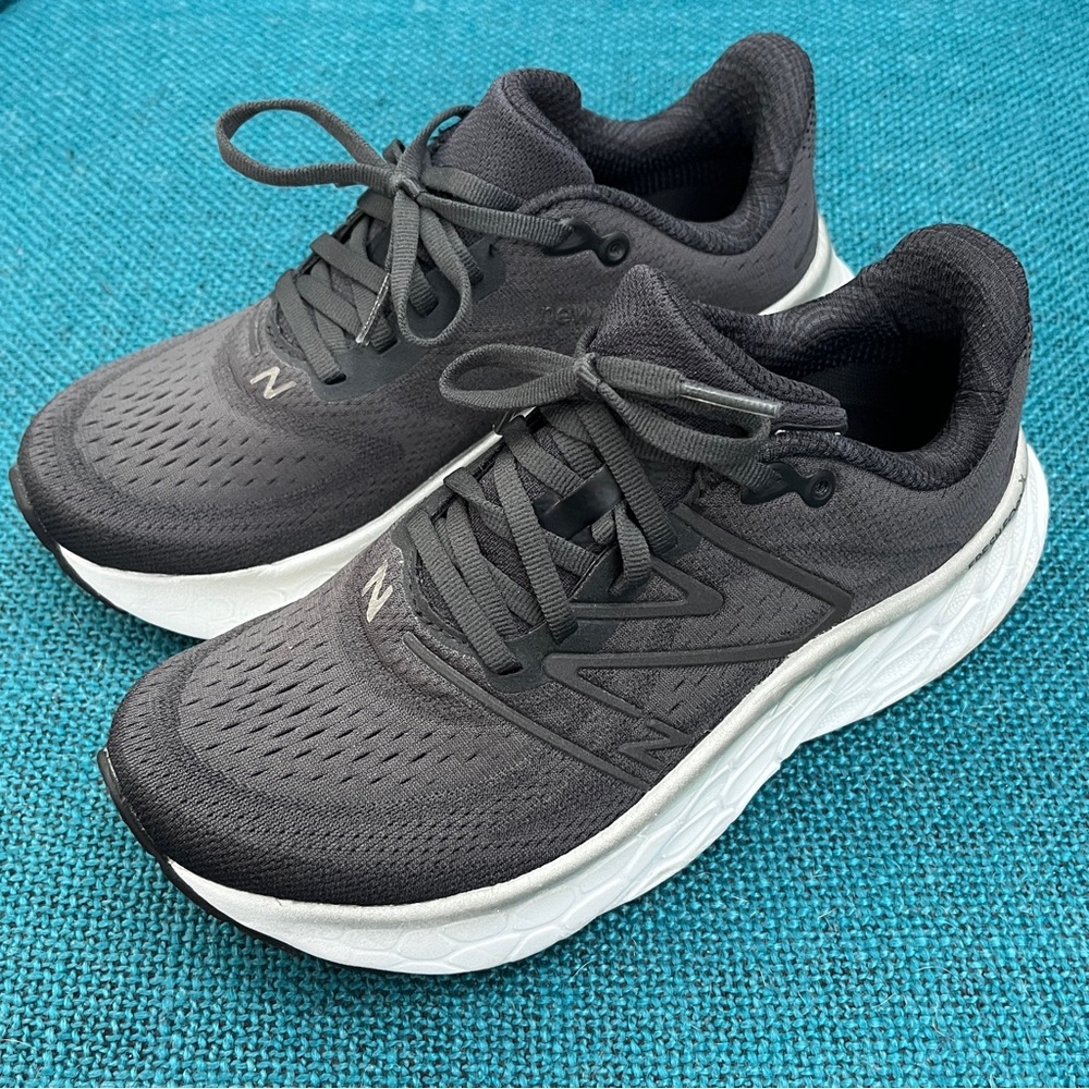 New Balance Women's Fresh Foam X More v4 2E Width Size 6
